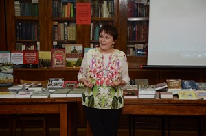 На открытии книжной выставки в библиотеке Кафедры славистики