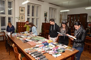 На открытии книжной выставки в библиотеке Кафедры славистики